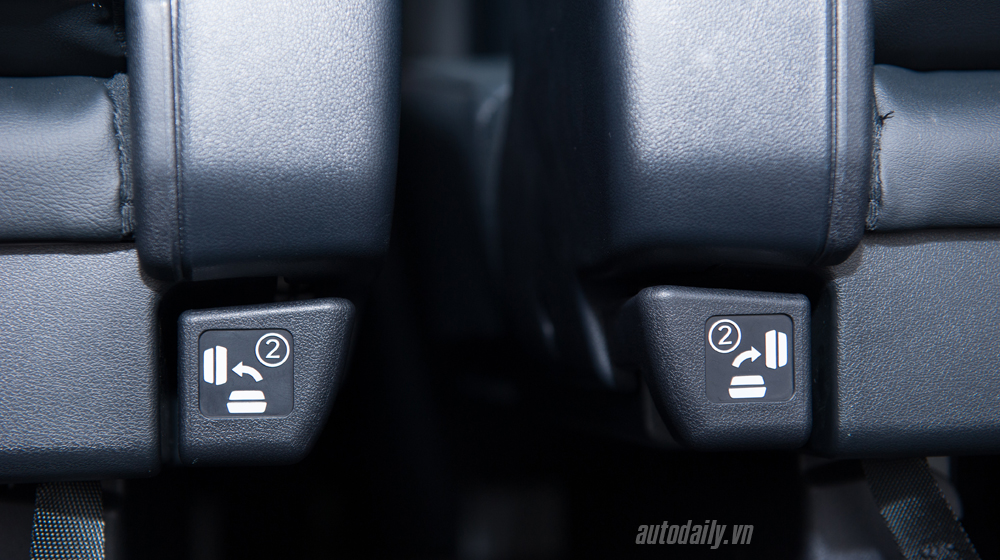 Ảnh chi tiết nội thất Toyota Alphard 2016 tại Hà Nội Toyota Alphard 2016 (5).jpg