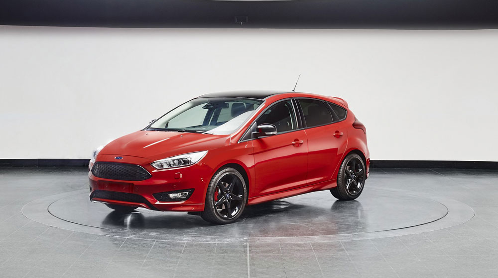 Bộ đôi Ford Focus phiên bản đặc biệt trình làng ford-focus-red-black (1).jpg