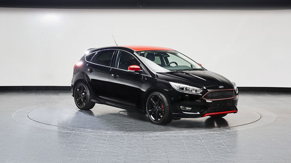 Bộ đôi Ford Focus phiên bản đặc biệt trình làng ford-focus-red-black (2).jpg