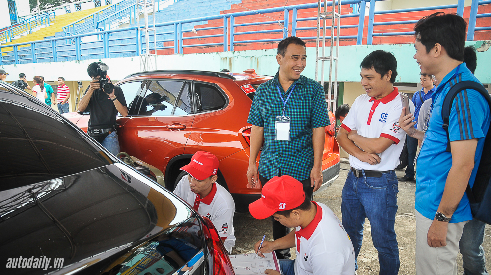 Hàng trăm xe hơi “kéo nhau” đi bảo dưỡng tại TP. HCM Car_Care_Day (2).jpg