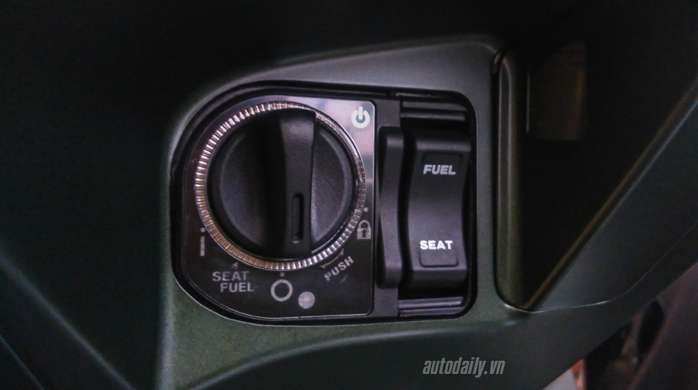 Cận cảnh Honda PCX trang bị chìa khóa thông minh tại đại lý honda PCX 125 (8).JPG