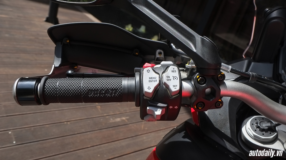 Khám phá môtô Ducati Multistrada 1200S chính hãng tại Việt Nam Ducati Multistrada 1200 (13).jpg