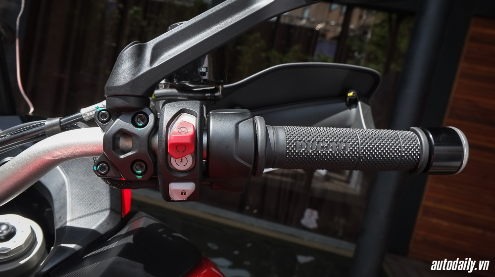 Khám phá môtô Ducati Multistrada 1200S chính hãng tại Việt Nam Ducati Multistrada 1200 (14).jpg