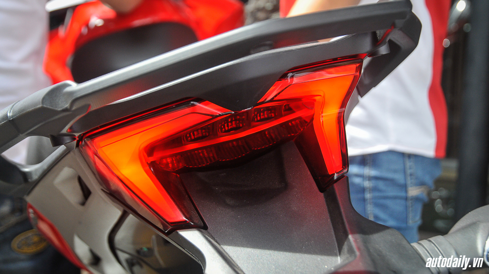 Khám phá môtô Ducati Multistrada 1200S chính hãng tại Việt Nam Ducati Multistrada 1200 (4).jpg