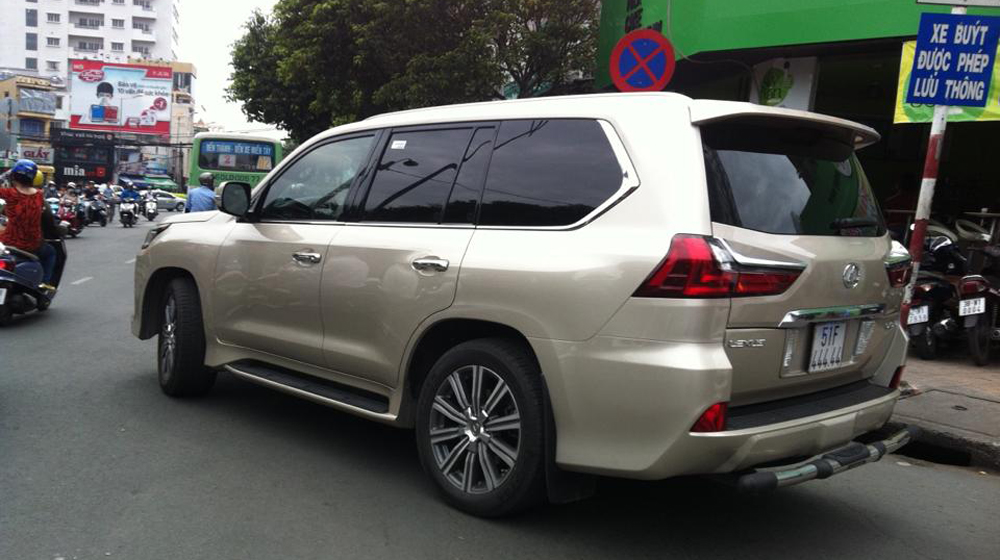 “Chuyên cơ mặt đất” Lexus LX570 2016 biển ngũ 4 tại Sài Gòn Lexus LX570 2016 (1).JPG