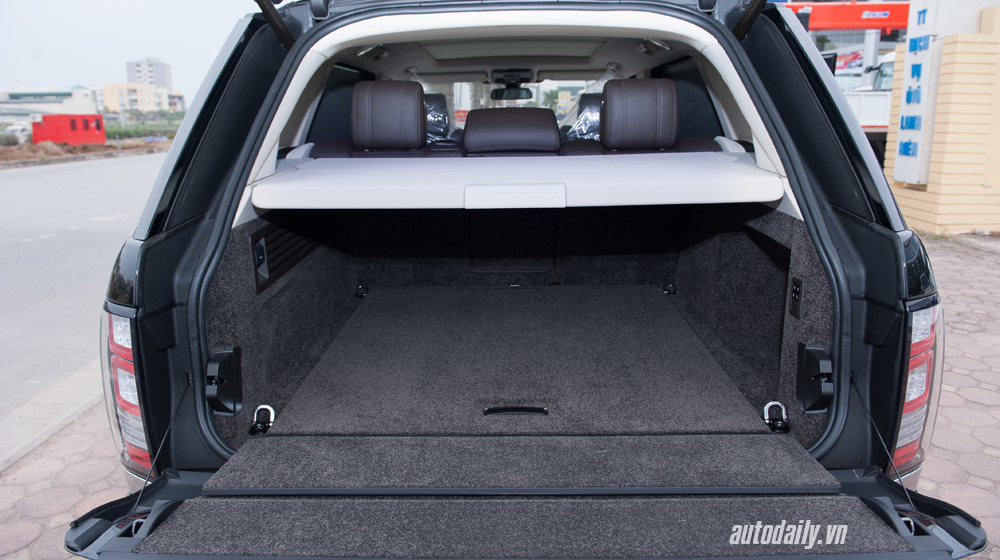 Ảnh chi tiết Range Rover LWB 4.4 Vogue SDV8 tại Hà Nội range rover LWB may dau (12).JPG