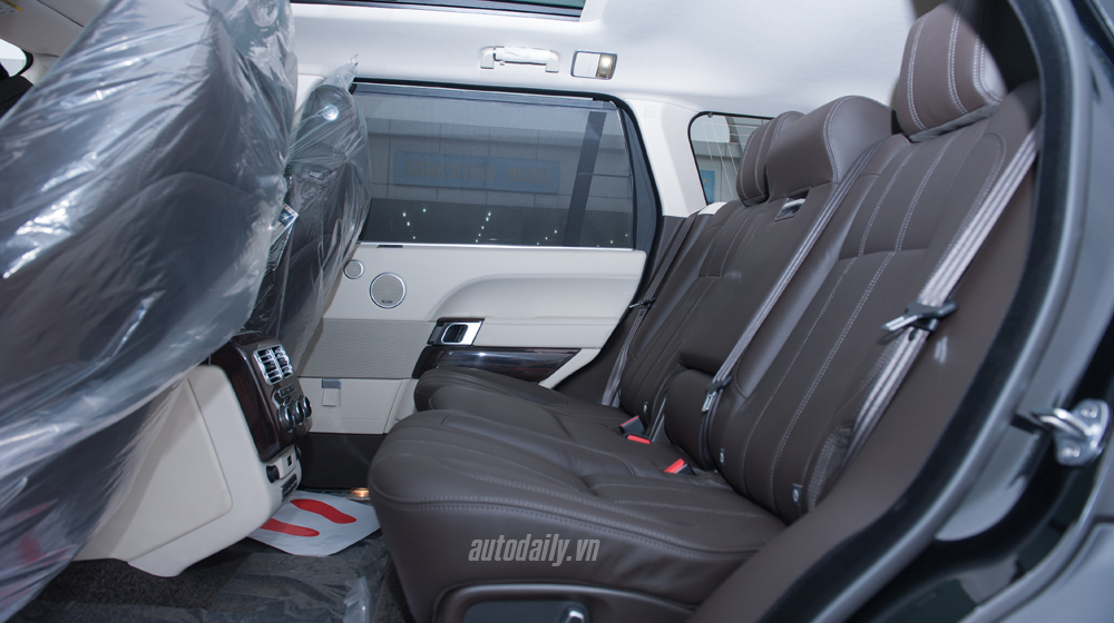Ảnh chi tiết Range Rover LWB 4.4 Vogue SDV8 tại Hà Nội range rover LWB may dau (14).JPG