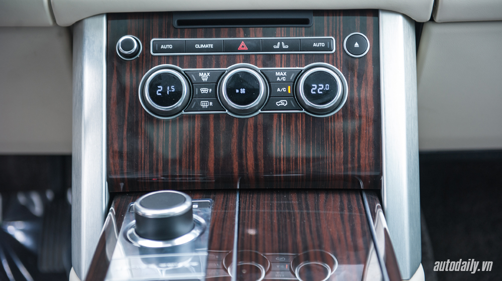 Ảnh chi tiết Range Rover LWB 4.4 Vogue SDV8 tại Hà Nội range rover LWB may dau (17).JPG