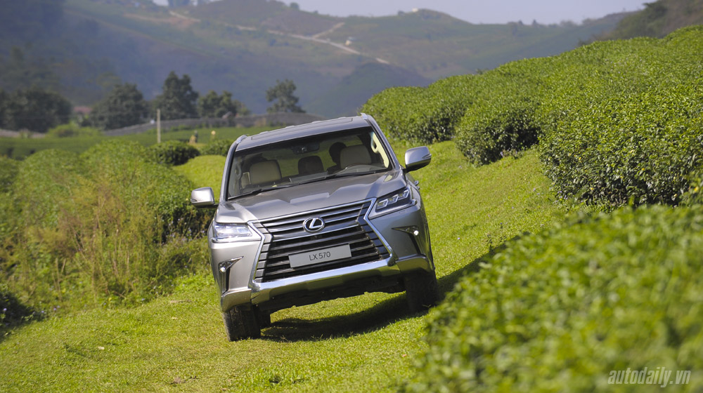 “Lên núi” cùng “chuyên cơ mặt đất” Lexus LX570 Lexus LX570 (1).jpg