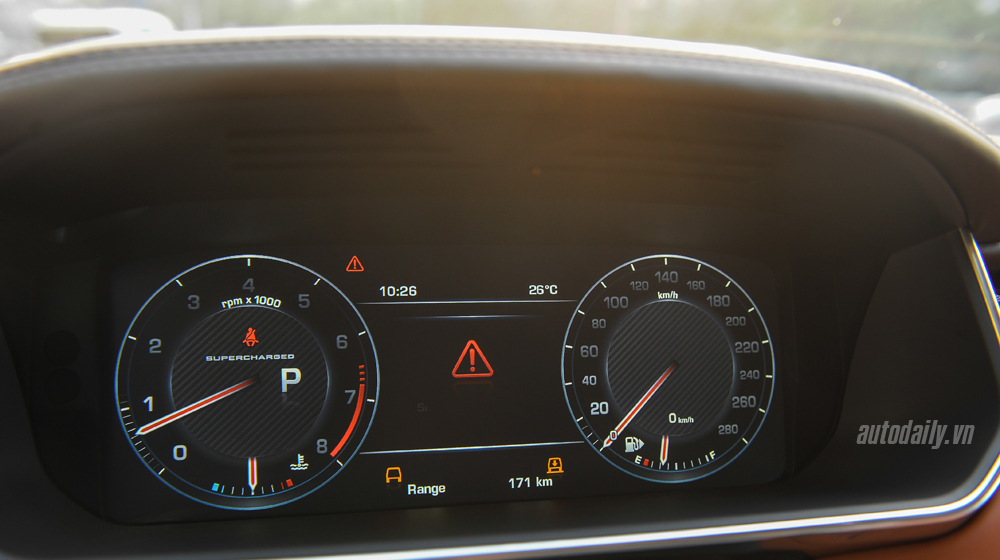 Chi tiết nội thất Range Rover SVAutobiography đầu tiên về Việt Nam Range Rover SVAutobiography (34).JPG