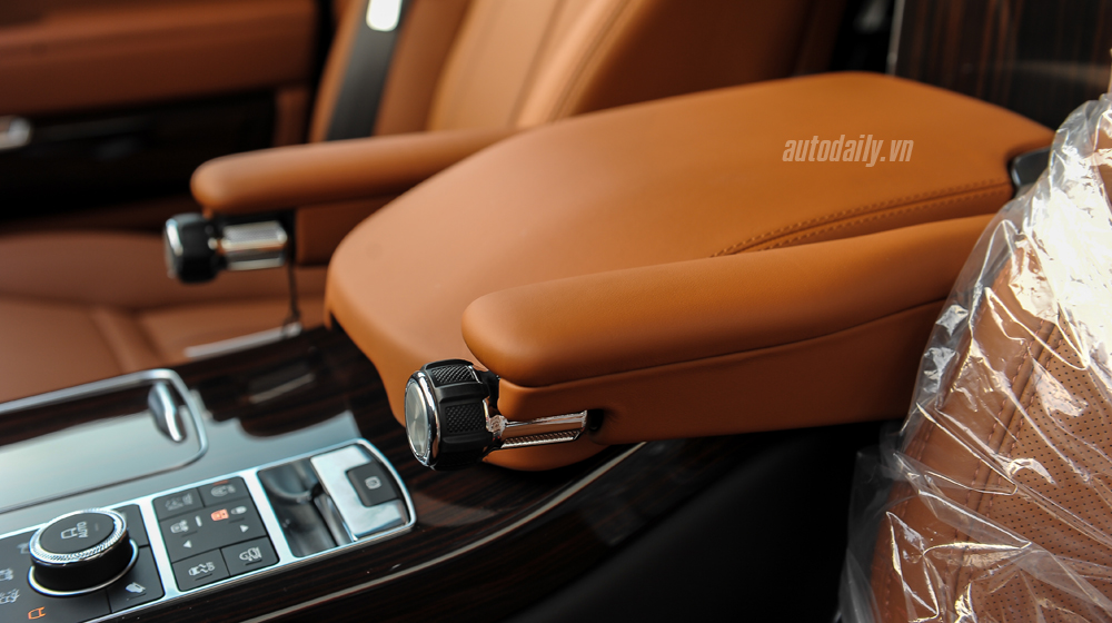Chi tiết nội thất Range Rover SVAutobiography đầu tiên về Việt Nam Range Rover SVAutobiography (36).jpg