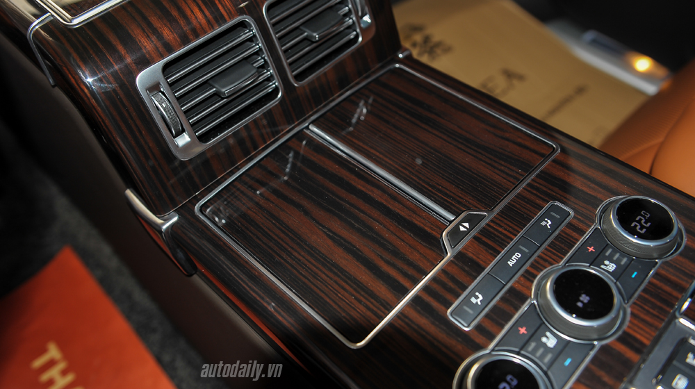 Chi tiết nội thất Range Rover SVAutobiography đầu tiên về Việt Nam Range Rover SVAutobiography (48).jpg