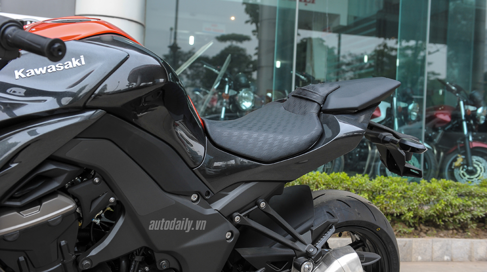 Kawasaki Z1000 – Honda CB1000R: Kẻ tám lạng người nửa cân Kawasaki Z1000 (19).JPG