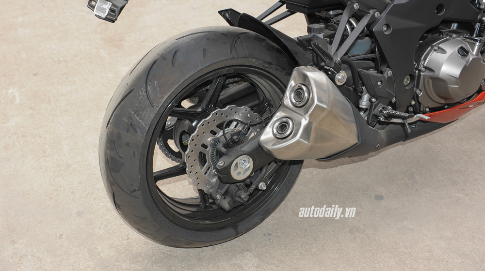Kawasaki Z1000 – Honda CB1000R: Kẻ tám lạng người nửa cân Kawasaki Z1000 (23).jpg
