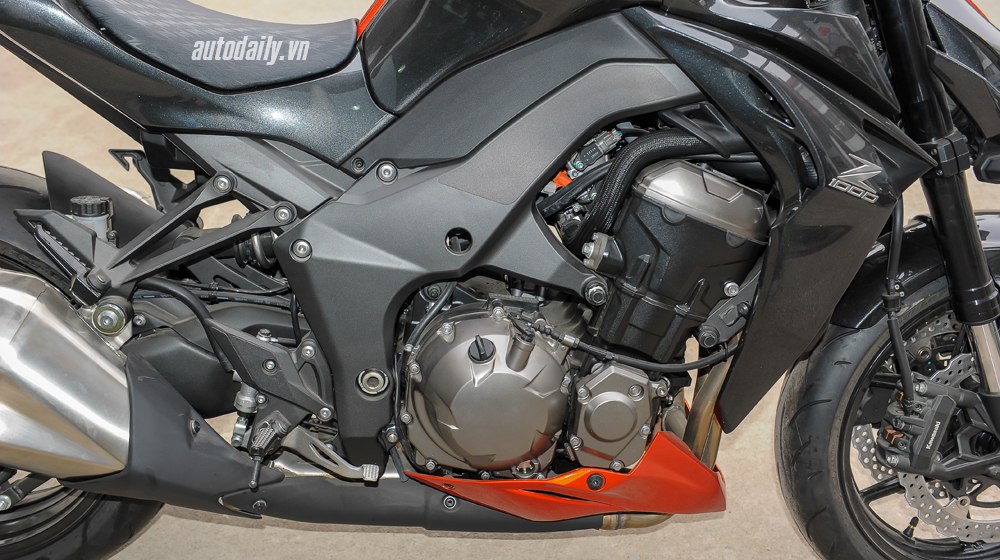 Kawasaki Z1000 – Honda CB1000R: Kẻ tám lạng người nửa cân Kawasaki Z1000 (24).JPG