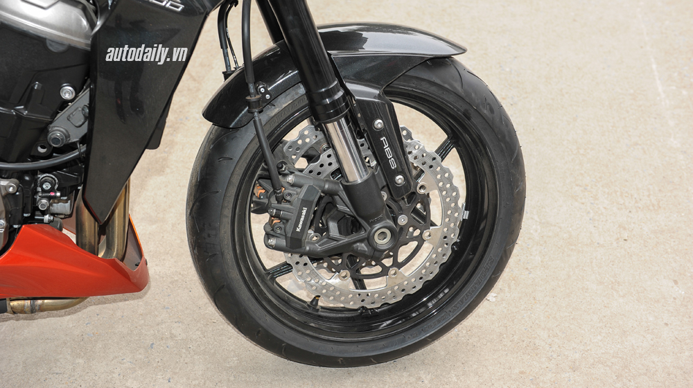 Kawasaki Z1000 – Honda CB1000R: Kẻ tám lạng người nửa cân Kawasaki Z1000 (25).JPG