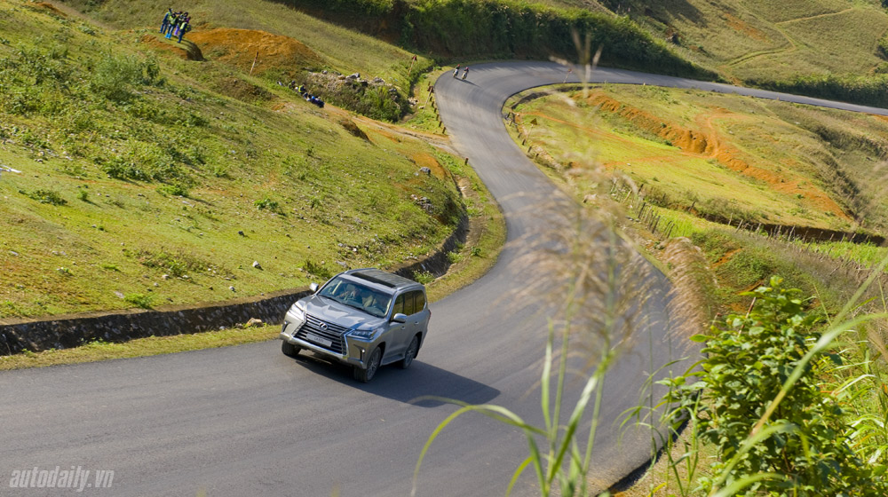 5 điều khiến Lexus LX570 được gọi là “chuyên cơ mặt đất” Lexus LX570 (7).jpg