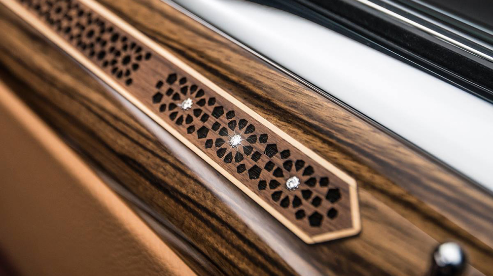 Siêu sang Rolls-Royce Ghost Series II đính hơn 40 viên kim cương Rolls-Royce-Ghost-Red-Diamond-Edition-6.jpg