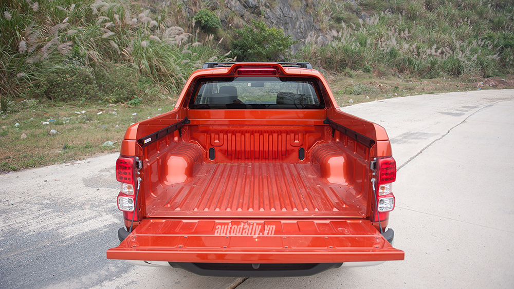 Đánh giá Chevrolet Colorado High Country: Thêm 