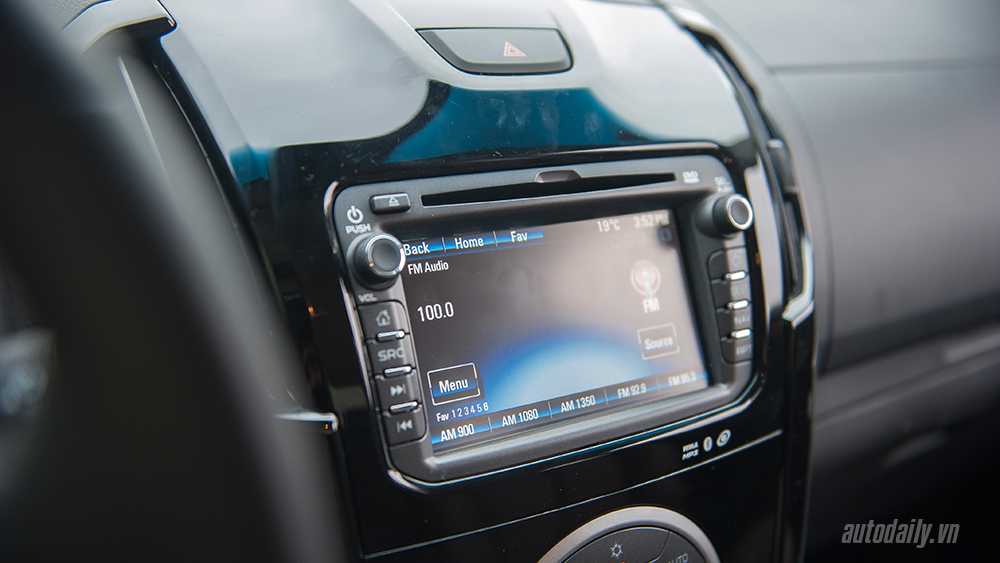 Đánh giá Chevrolet Colorado High Country: Thêm 