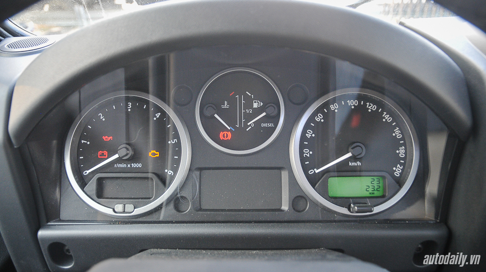 Ảnh chi tiết nội thất Land Rover Defender Heritage Edition Land_Rover_Defender_Disan (11).jpg