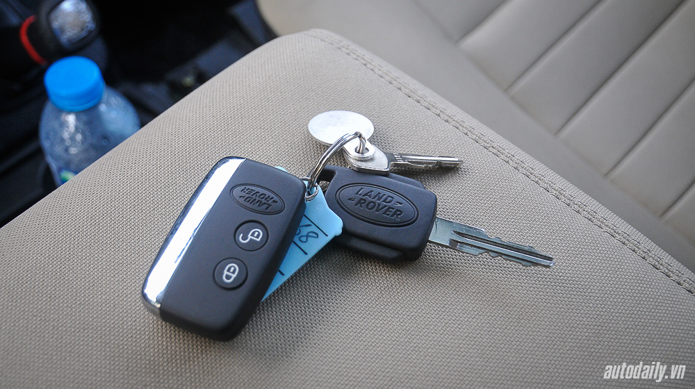 Ảnh chi tiết nội thất Land Rover Defender Heritage Edition Land_Rover_Defender_Disan (12).jpg