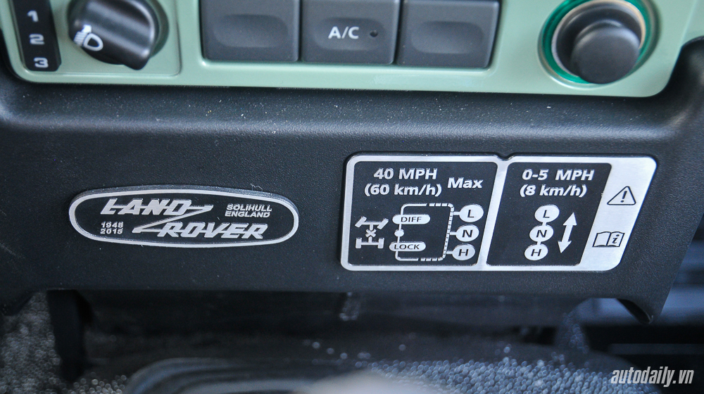 Ảnh chi tiết nội thất Land Rover Defender Heritage Edition Land_Rover_Defender_Disan (14).jpg