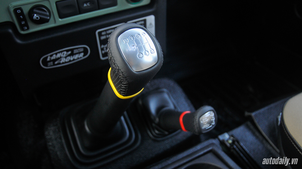 Ảnh chi tiết nội thất Land Rover Defender Heritage Edition Land_Rover_Defender_Disan (15).jpg