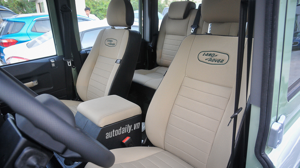 Ảnh chi tiết nội thất Land Rover Defender Heritage Edition Land_Rover_Defender_Disan (16).jpg