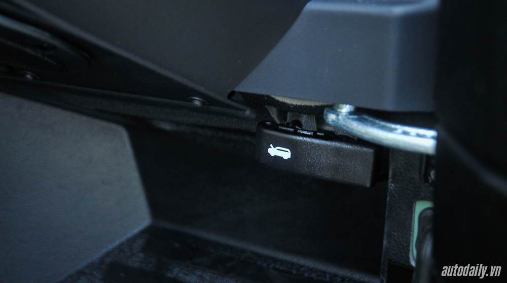 Ảnh chi tiết nội thất Land Rover Defender Heritage Edition Land_Rover_Defender_Disan (18).jpg