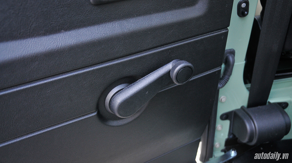 Ảnh chi tiết nội thất Land Rover Defender Heritage Edition Land_Rover_Defender_Disan (23).jpg