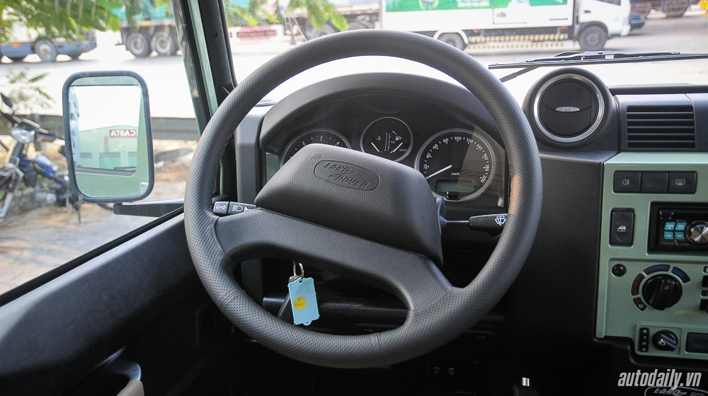 Ảnh chi tiết nội thất Land Rover Defender Heritage Edition Land_Rover_Defender_Disan (24).jpg