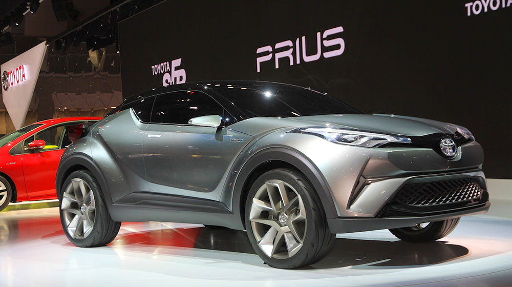 5 mẫu xe Toyota đáng mong chờ trước năm 2018 Toyota-C-HR-concept-front-quarters-at-the-2015-Tokyo-Motor-Show.jpg
