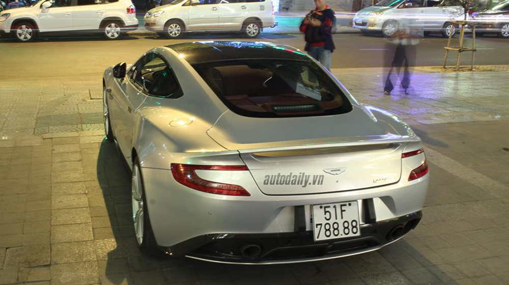 Xế khủng Aston Martin Vanquish ra biển trắng tại Sài Gòn Aston Martin  (1).JPG
