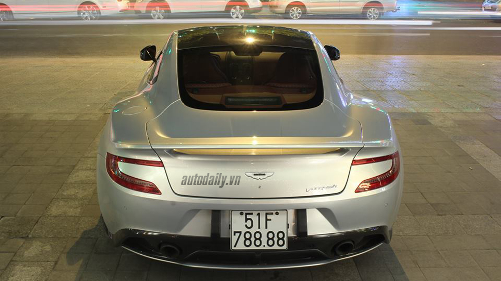 Xế khủng Aston Martin Vanquish ra biển trắng tại Sài Gòn Aston Martin  (2).JPG