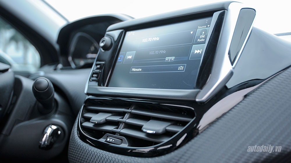 Đánh giá Peugeot 208 – “Xế” nhỏ đẳng cấp châu Âu DSC_4719-copy.jpg