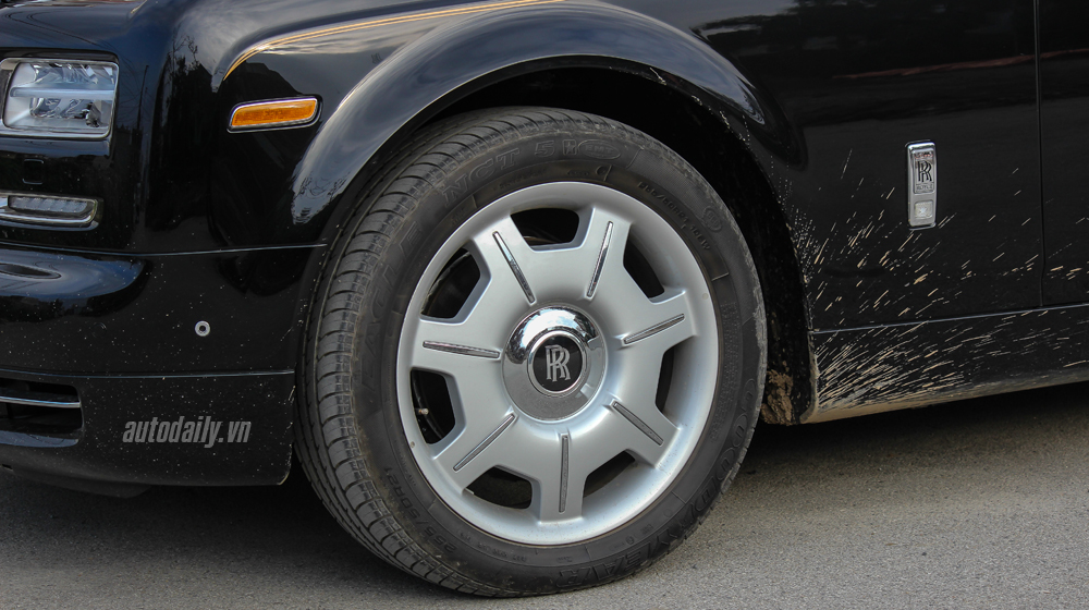 Đại gia Ninh Bình chi hơn 30 tỷ tậu Rolls-Royce Phantom Series II EWB 1 Rolls-Royce Phantom (5).JPG
