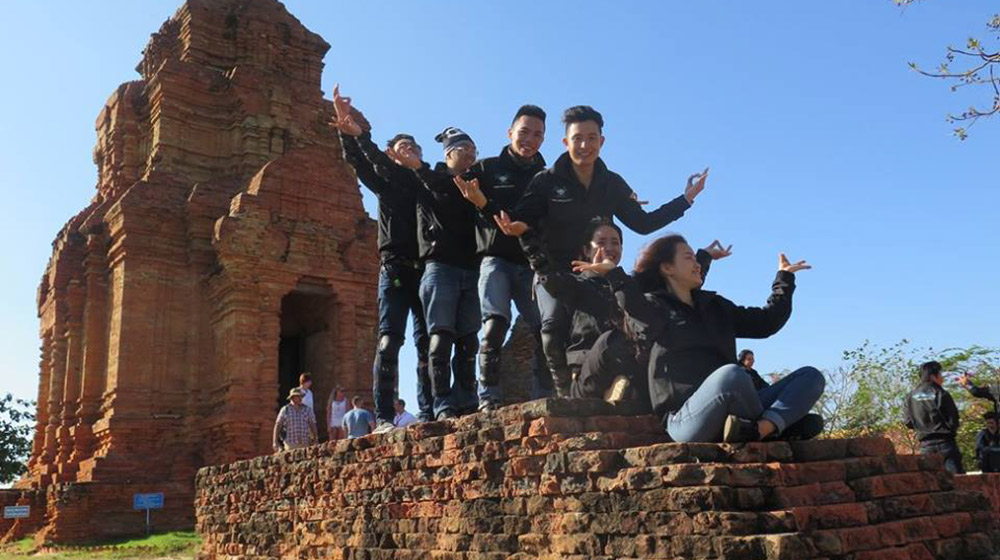 Rong ruổi đón năm mới cùng Hòa Minzy và Ngọc Trai air-blade-caravan-4 (8).jpg