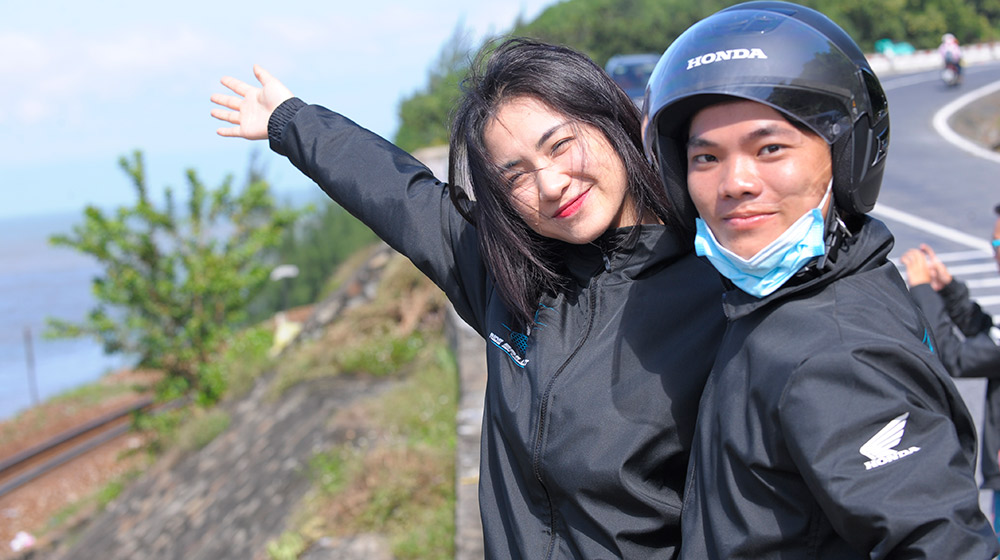 Rong ruổi đón năm mới cùng Hòa Minzy và Ngọc Trai air-blade-caravan-4.jpg