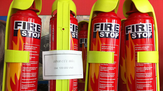 Bình chữa cháy 100 ngàn đồng cho ôtô: Vô tác dụng! IMG_0375.jpg