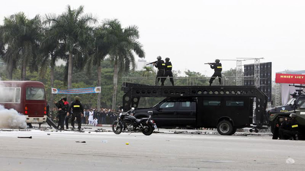 Ngắm dàn xe “đặc chủng” xuất hiện tại Hà Nội Xe-đặc-chủng-(6).jpg