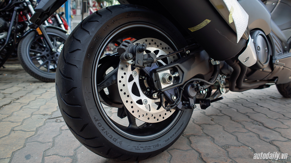 Ảnh chi tiết Yamaha TMax Iron Max tại Việt Nam Yamaha_TMAx (10).jpg