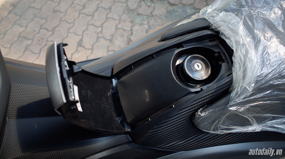 Ảnh chi tiết Yamaha TMax Iron Max tại Việt Nam Yamaha_TMAx (14).jpg