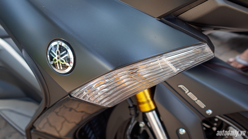 Ảnh chi tiết Yamaha TMax Iron Max tại Việt Nam Yamaha_TMAx (15).jpg