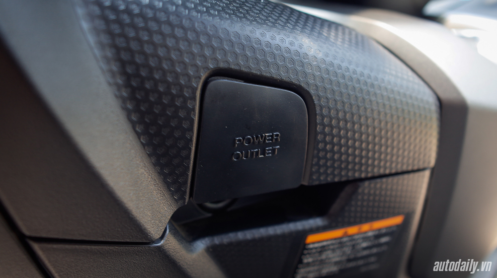 Ảnh chi tiết Yamaha TMax Iron Max tại Việt Nam Yamaha_TMAx (17).jpg