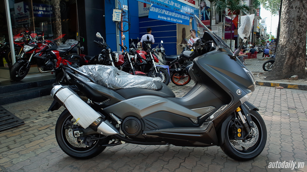 Ảnh chi tiết Yamaha TMax Iron Max tại Việt Nam Yamaha_TMAx (2).jpg