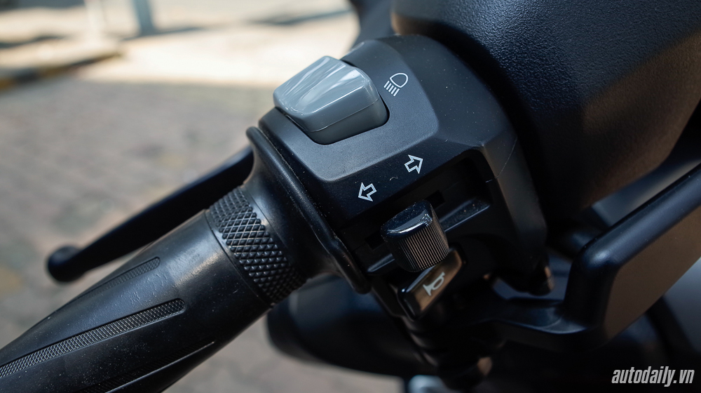 Ảnh chi tiết Yamaha TMax Iron Max tại Việt Nam Yamaha_TMAx (8).jpg