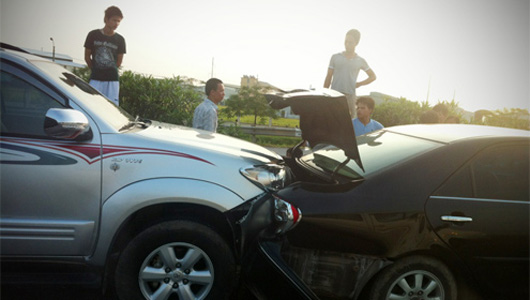 5 ôtô “dồn toa”, lỗi thuộc xe nào? tai_nan1.jpg