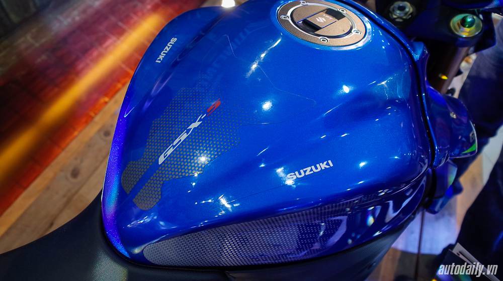 Chi tiết bộ phụ kiện chính hãng cho Suzuki GSX-S1000 Suzuki_GSX-S1000 (12).jpg