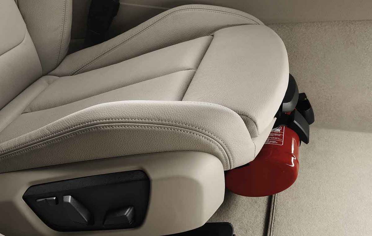 Khéo có ngày, xe máy cũng phải gắn bình chữa cháy binh chua chay o to2.jpg